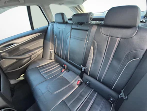 https://vehicle.imgix.net/4452215/30c8981d-3609-4dfe-aa8e-2f3f389e971c.jpg