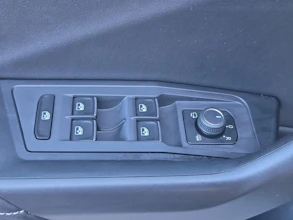 https://vehicle.imgix.net/4452219/21b9440e-d670-4414-81f2-e3c2fe69f7e4.jpg