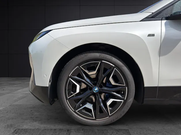 BMW iX M60