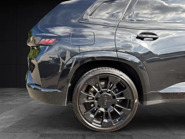 BMW XM Plug-in Hybrid