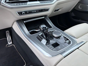 https://vehicle.imgix.net/4452484/adf8e08f-3e03-4b24-8d13-2f57b8dcad7c.jpg