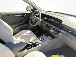 https://vehicle.imgix.net/4452492/c4757f7a-9f05-438b-b4f7-c4609f8447d1.jpg
