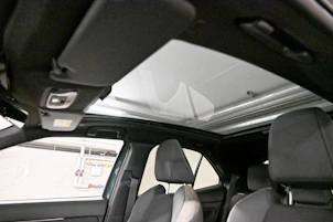 Fahrzeugbild TOYOTA Yaris Cross 1.5 VVT-i HSD Premium AWD-i
