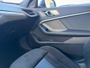 https://vehicle.imgix.net/4452511/a171d014-f07c-492b-bee4-8812960015b4.jpg