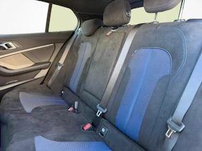 https://vehicle.imgix.net/4452511/fdda5b30-e4d1-4e64-9d21-2be93fcc4a42.jpg