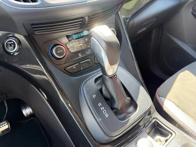 FORD Kuga 2.0 EcoB 240 ST-Line **Inkl. AHK**