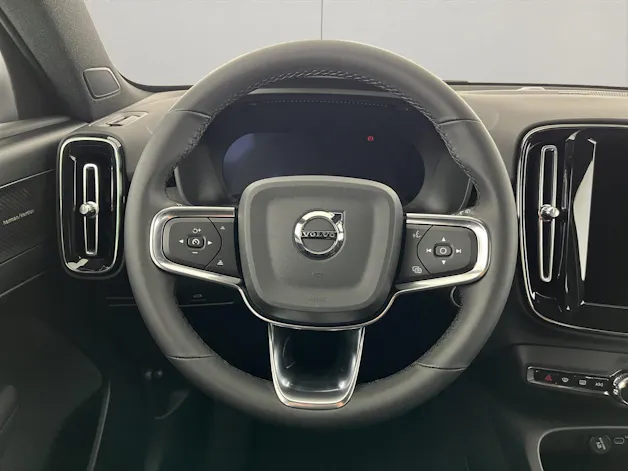 VOLVO XC40 2.0 B3 MH Plus Dark