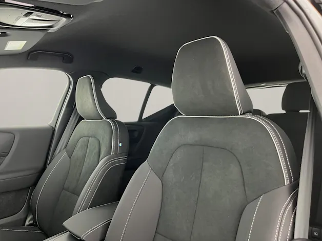 VOLVO XC40 2.0 B3 MH Plus Dark