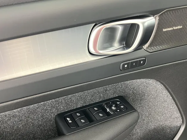VOLVO XC40 2.0 B3 MH Plus Dark