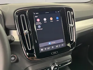VOLVO XC40 2.0 B3 MH Plus Dark
