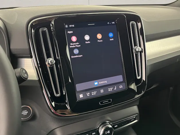 VOLVO XC40 2.0 B3 MH Plus Dark