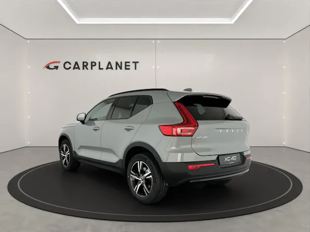 VOLVO XC40 2.0 B3 MH Plus Dark