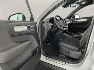 VOLVO XC40 2.0 B3 MH Plus Dark