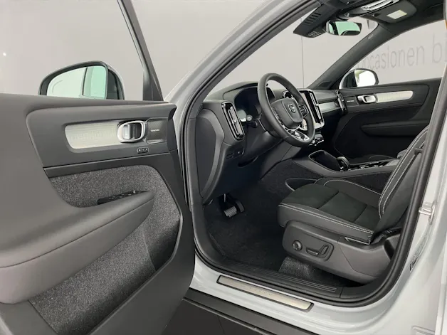VOLVO XC40 2.0 B3 MH Plus Dark