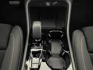 VOLVO XC40 2.0 B3 MH Plus Dark