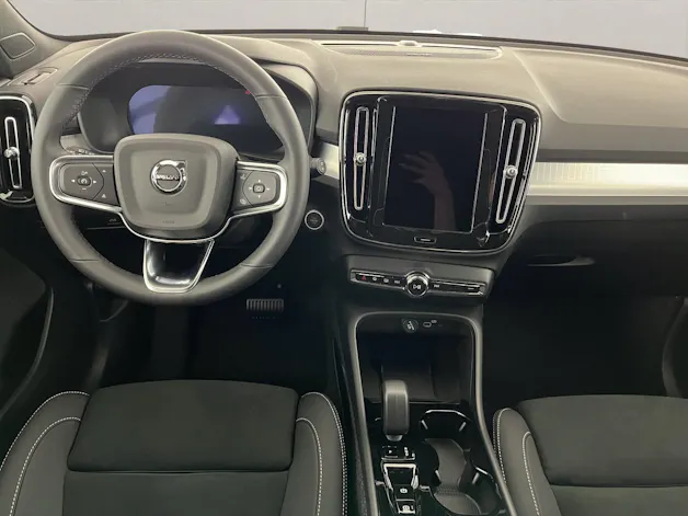 VOLVO XC40 2.0 B3 MH Plus Dark