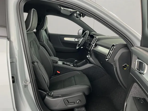 VOLVO XC40 2.0 B3 MH Plus Dark