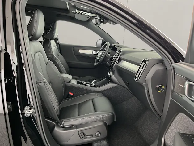 VOLVO XC40 2.0 B3 MH Plus Dark