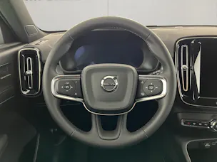 VOLVO XC40 2.0 B3 MH Plus Dark
