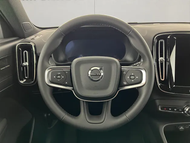 VOLVO XC40 2.0 B3 MH Plus Dark