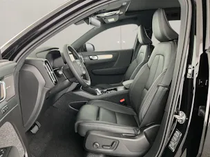 VOLVO XC40 2.0 B3 MH Plus Dark