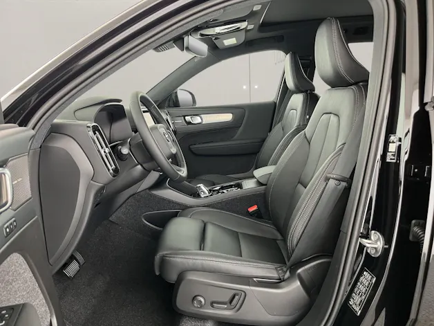 VOLVO XC40 2.0 B3 MH Plus Dark