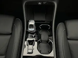 VOLVO XC40 2.0 B3 MH Plus Dark
