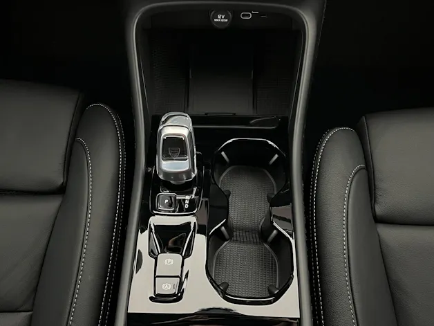 VOLVO XC40 2.0 B3 MH Plus Dark