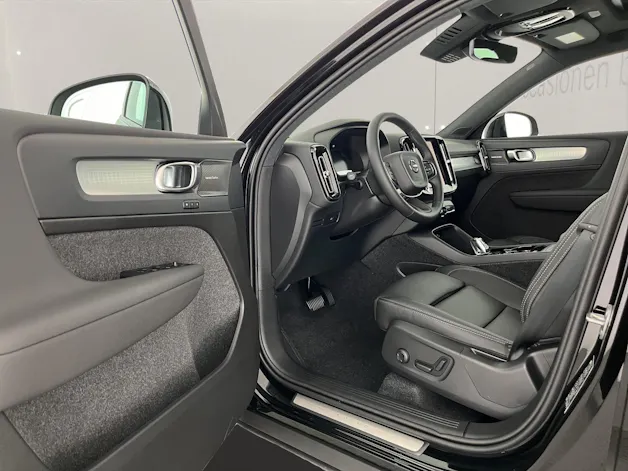 VOLVO XC40 2.0 B3 MH Plus Dark