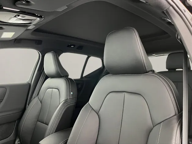 VOLVO XC40 2.0 B3 MH Plus Dark