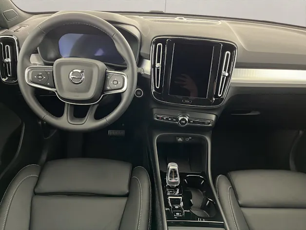 VOLVO XC40 2.0 B3 MH Plus Dark