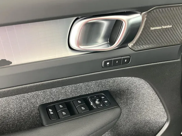 VOLVO XC40 2.0 B3 MH Plus Dark