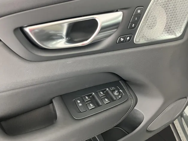 VOLVO XC60 2.0 T8 TE Ultra Dark eAWD