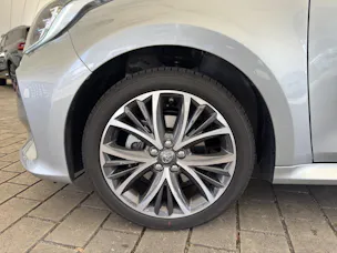 Toyota Yaris 1.5 VVT-i HSD Premium Voll-Hybrid