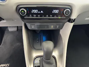Toyota Yaris 1.5 VVT-i HSD Premium Voll-Hybrid