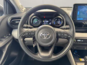 Toyota Yaris 1.5 VVT-i HSD Premium Voll-Hybrid