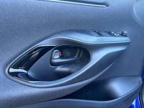 https://vehicle.imgix.net/4452751/347136b0-1704-4e87-94c1-496940e68a9c.jpg