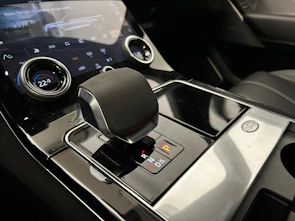Fahrzeugbild LAND ROVER Range Rover Velar 3.0 I6 R-Dynamic HSE