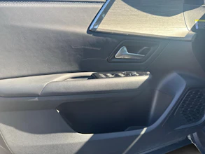 https://vehicle.imgix.net/4452757/c4e4ebbf-2305-445d-8792-a7d2d4327466.jpg