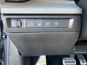 https://vehicle.imgix.net/4452757/cbea6d20-dd4b-4f4e-b880-b7c7de748367.jpg