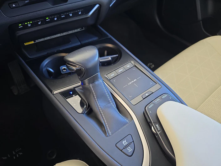 immagine del veicolo LEXUS UX