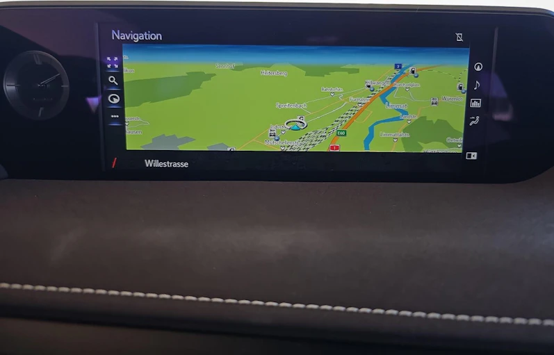 immagine del veicolo LEXUS UX