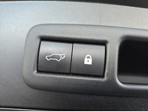https://vehicle.imgix.net/4452760/c4fbd124-3d97-400b-91e7-677e1d5559ab.jpg