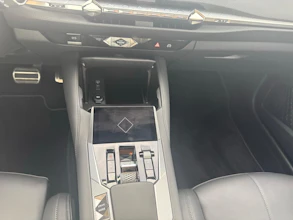 https://vehicle.imgix.net/4452764/8012ddca-5f41-40cb-9474-3c514295d089.jpg