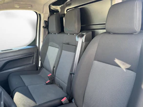 https://vehicle.imgix.net/4452769/dd0ff83a-b01c-47c5-a551-0a2ba3e61a54.jpg