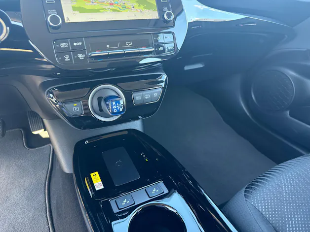 Toyota Prius 1.8 VVTi HSD Plug-In Solar