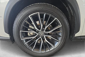 https://vehicle.imgix.net/4452774/8896cbdb-7ee3-4edf-8a5f-475c43c3a214.jpg