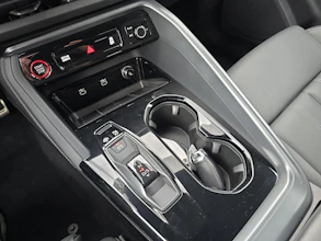 https://vehicle.imgix.net/4452786/12f0c821-d096-4cc4-9a0f-8980cc0c2202.jpg