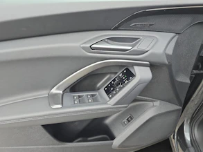 https://vehicle.imgix.net/4452786/63026d7f-9015-4b70-a282-f5aa2641dd39.jpg