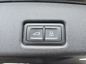 https://vehicle.imgix.net/4452786/81d1cce7-fff1-4b83-9e63-f358f95fcad9.jpg